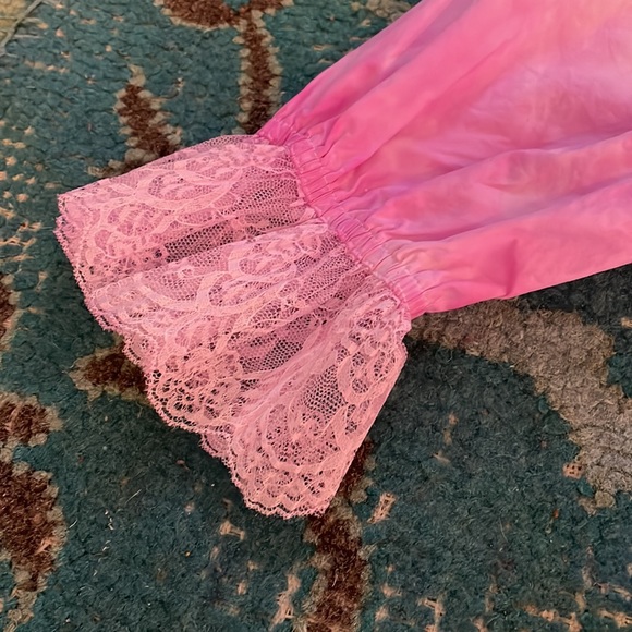 Vintage pink and white lace trimmed blouse size medium - Picture 5 of 15